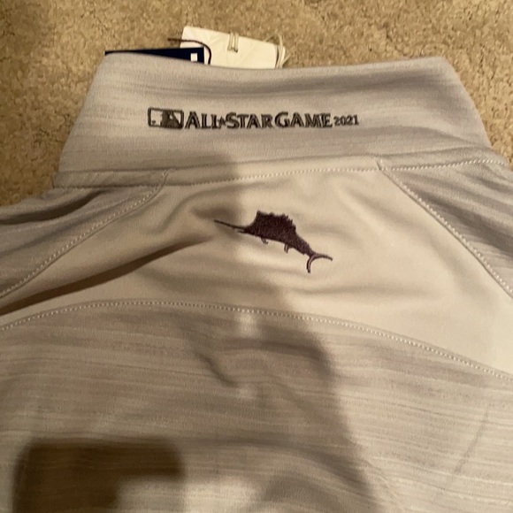 Tommy Bahama MLB 2021 All Star Game Pullover - Picture 4 of 4